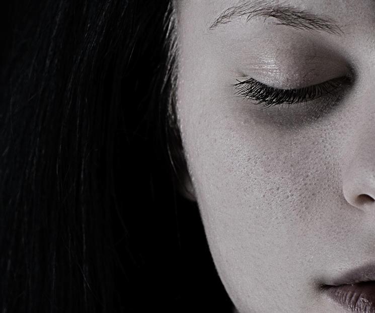 Cómo eliminar las ojeras con un labial rojo Cómo eliminar las ojeras con un labial rojo