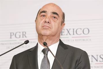 Retiran prisi&oacute;n preventiva a Murillo Karam por caso Ayotzinapa