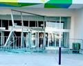 Detienen a balazos a hombre tras irrumpir en plaza comercial