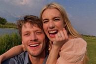 Contrae Emma Roberts matrimonio con el actor Cody John