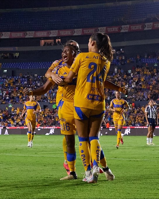Va Tigres Femenil por el Campe&oacute;n de Campeones