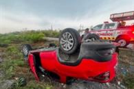 Dejan auto volcado en la Carretera Nacional en Linares Dejan auto volcado en la Carretera Nacional en Linares