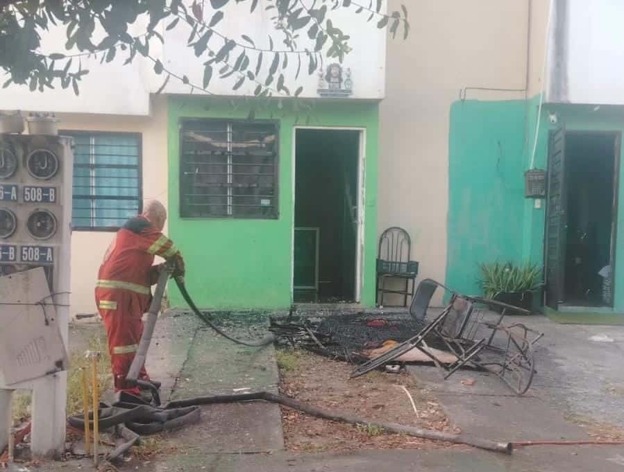 El hombre lesionado tras registrarse un incendio en su domicilio, de donde salt&oacute; por una ventana del segundo piso para huir de las llamas, en Ju&aacute;rez, muri&oacute; el s&aacute;bado en un hospital ante las quemaduras que sufri&oacute; en un 70 por ciento del cuerpo.