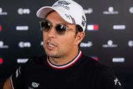 Abandona Checo