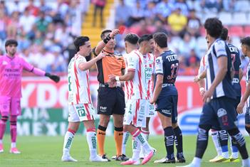 &acute;Culpa&acute; Almeyda a la expulsi&oacute;n