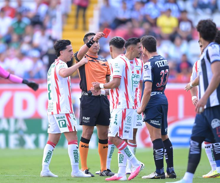 &acute;Culpa&acute; Almeyda a la expulsi&oacute;n