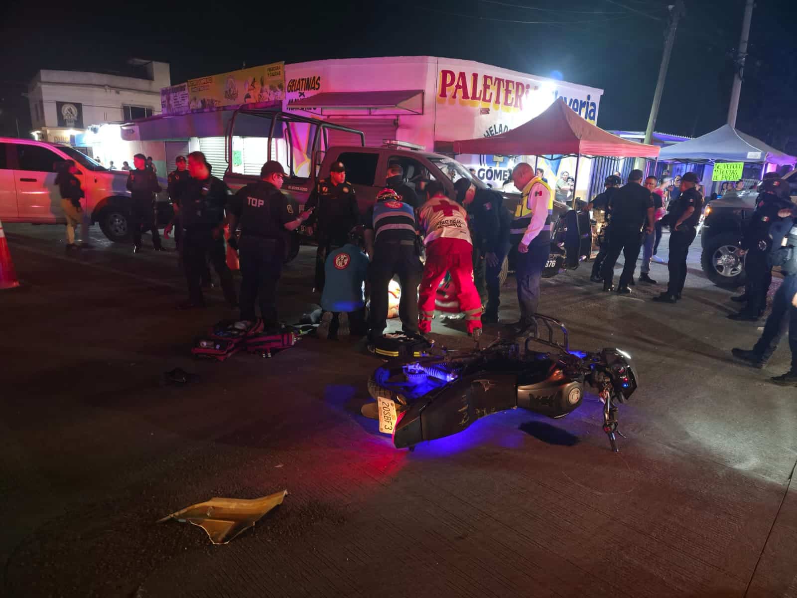Un descuido por el presunto estado de ebriedad con el que conduc&iacute;a su moto, fue la causa por la cual un joven se impact&oacute; contra una patrulla de Escobedo.