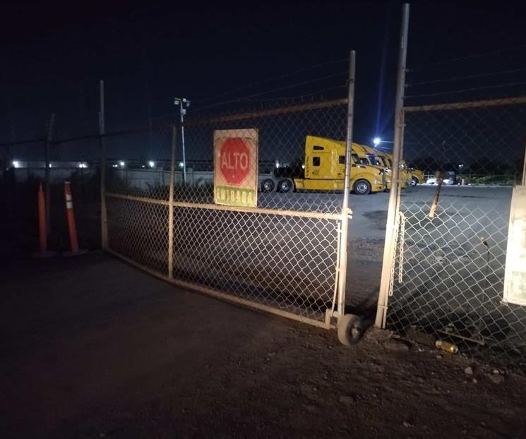 Roba camión y choca contra patrulla Roba camión y choca contra patrulla