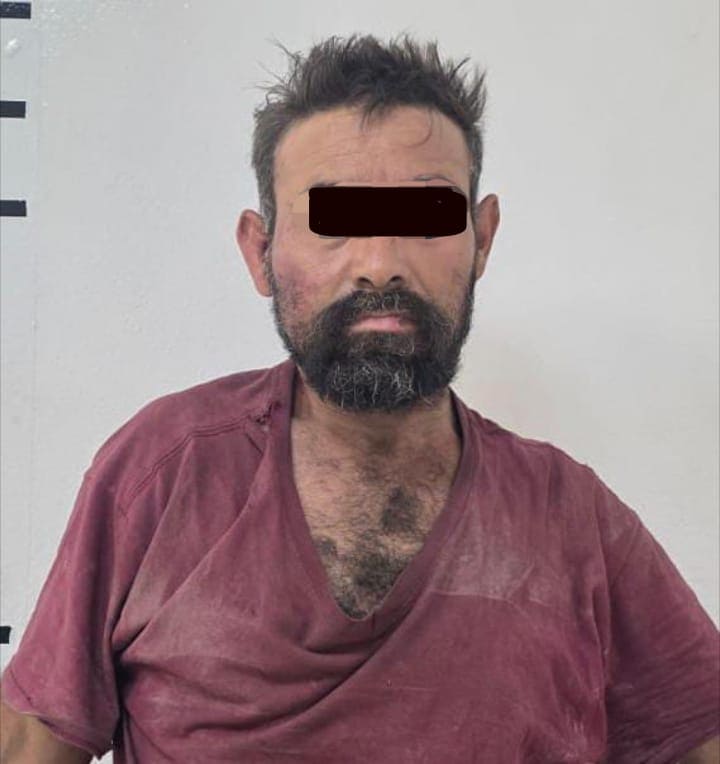 Polic&iacute;as de Proxpol de Escobedo le frustraron el robo de un tractocami&oacute;n a un hombre quien fue detenido y la pesada unidad recuperada.