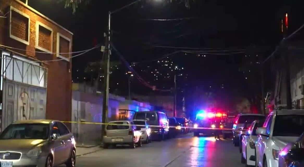 Al llegar a su domicilio, un hombre fue ejecutado la madrugada de ayer en la Colonia Buenos Aires, municipio de Monterrey.