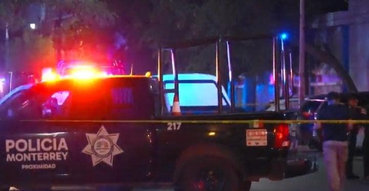 Un menor de 16 a&ntilde;os de edad muri&oacute; luego de accionarse un arma de fuego que manipulaba junto con varios amigos en un domicilio de la Colonia Independencia, hechos que son investigados por la polic&iacute;a.