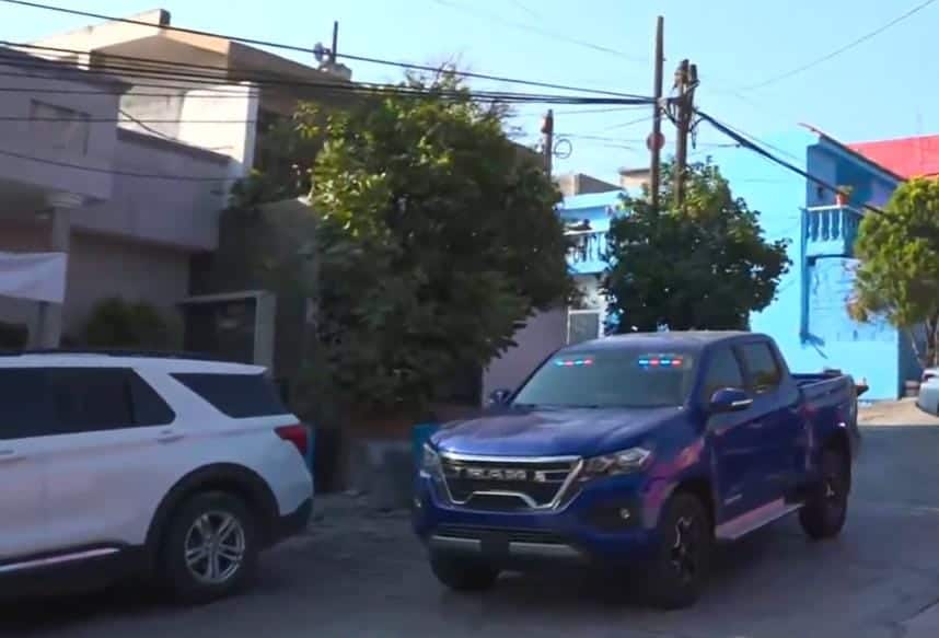 Al menos cuatro domicilios fueron cateados por las autoridades en la Colonia Independencia, ayer al sur de Monterrey.
