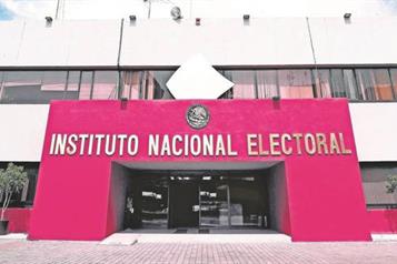 Otorga INE titularidad a 465 funcionarios electorales