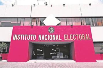 Otorga INE titularidad a 465 funcionarios electorales